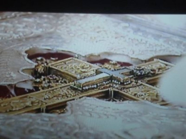 Δείτε πως το Τίμιο Ξύλο στο Άγ.Όρος βυθίζεται στο νερό