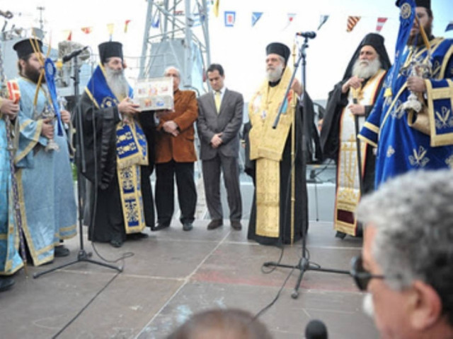 Λαμπρή υποδοχή του ιερού λειψάνου του Αγίου Νικολάου στον Πειραιά