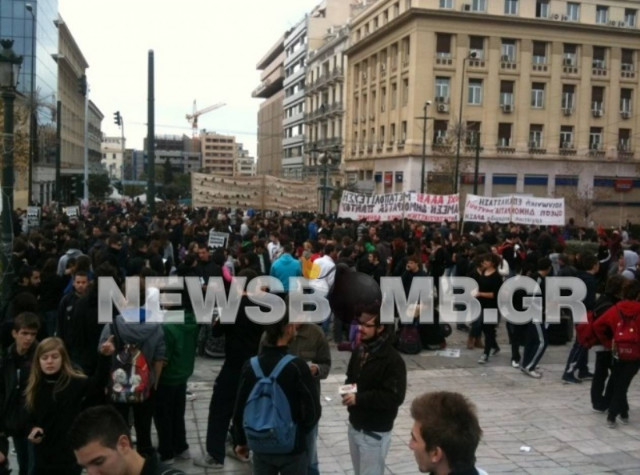 Σε εξέλιξη η πορεία μνήμης για τον Α.Γρηγορόπουλο