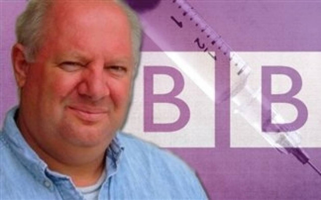 Πασίγνωστος δημοσιογράφος τρελάθηκε από εμβόλιο κρατικού ιατρείου