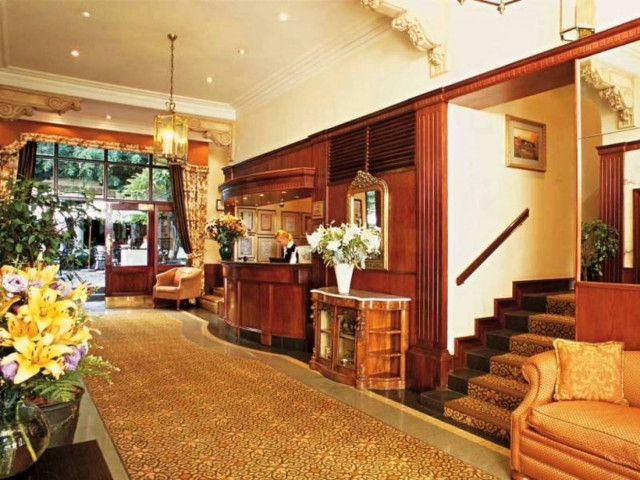 «Βροχή» τα λουκέτα στα ξενοδοχεία του κέντρου της Αθήνας