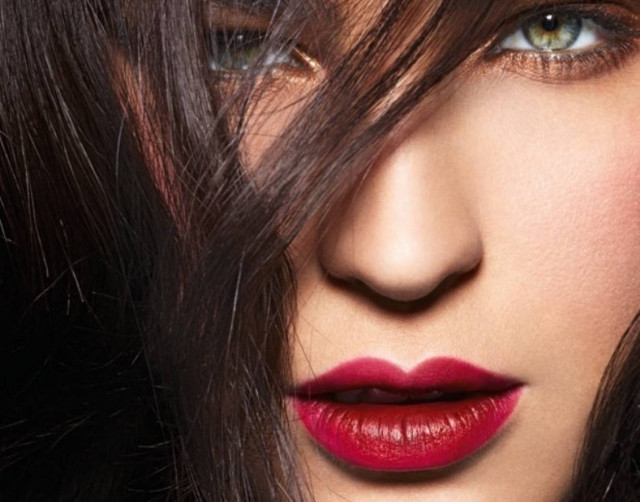 Νέα τάση: τα δίχρωμα χείλη