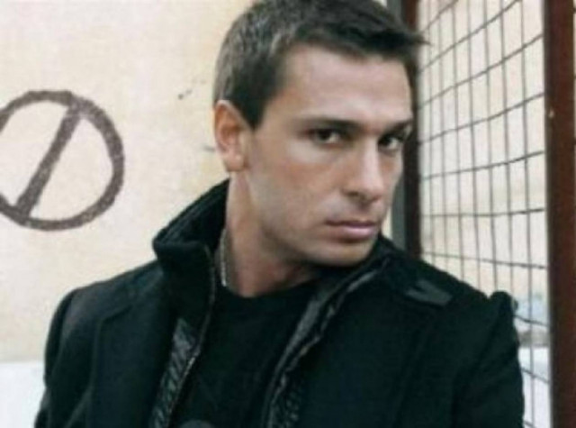 Με νέα σύντροφο και νέο look ο Γιάννης Μαρακάκης