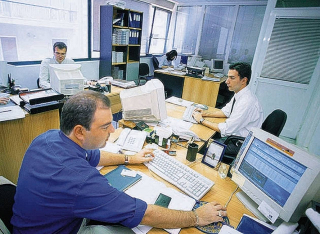 Πώς θα μειωθούν οι αποδοχές των υπαλλήλων του ιδιωτικού τομέα