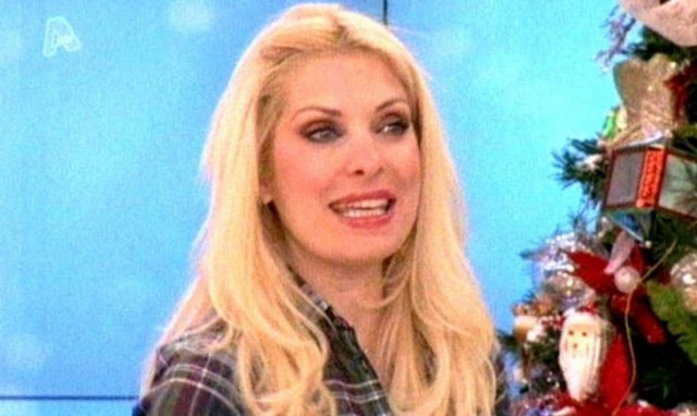 Η Μενεγάκη έπεσε από το σκαμπό της εκπομπής!