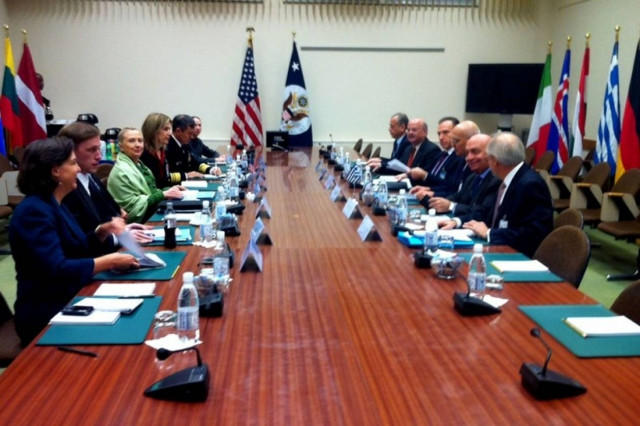 Η Κλίντον στηρίζει την προσπάθεια της Ελλάδας