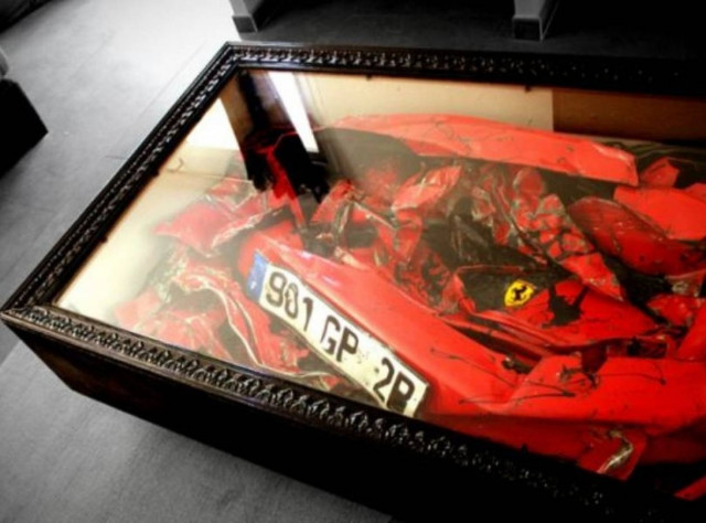 Τραπεζάκι για καφέ με σήμα τη Φεράρι!