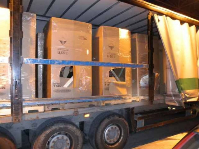 Είχε κρυμμένους τους αλλοδαπούς σε χαρτοκιβώτια