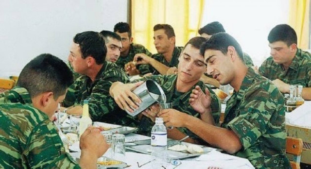 Το «δωρεάν» συσσίτιο στo χακί κοστίζει τελικά 2,16 ευρώ!