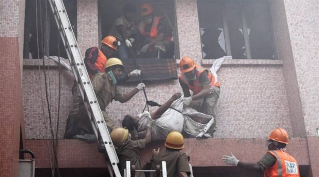 Πυρκαγιά σκόρπισε τον θάνατο στην Ινδία