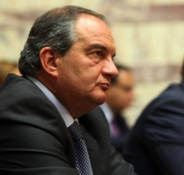 Μήνυμα στον Καραμανλή: «Φεύγεις ή πεθαίνεις»