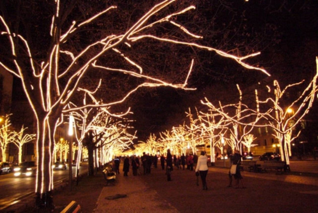 Τέρμα τα πολύχρωμα λαμπάκια στη Μεσόγειο