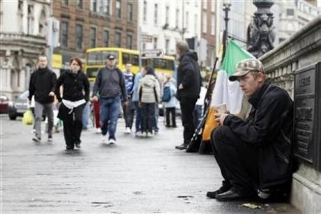 Περικοπές στους μισθούς του δημόσιου σκέφτονται στην Ιρλανδία