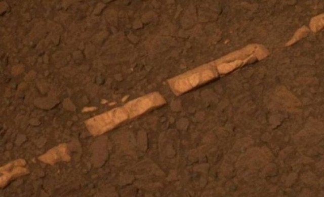 Τι είναι αυτές οι λωρίδες στην επιφάνεια του Άρη;