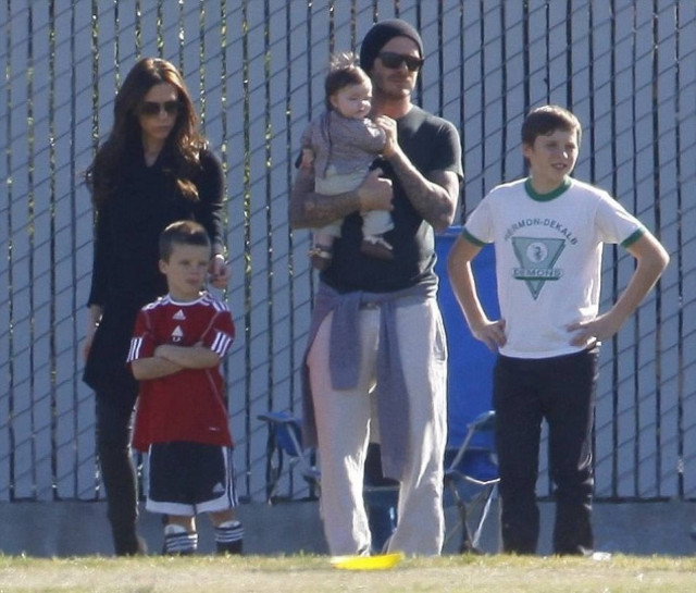 Η κυριακάτικη βόλτα της οικογένειας Μπέκαμ