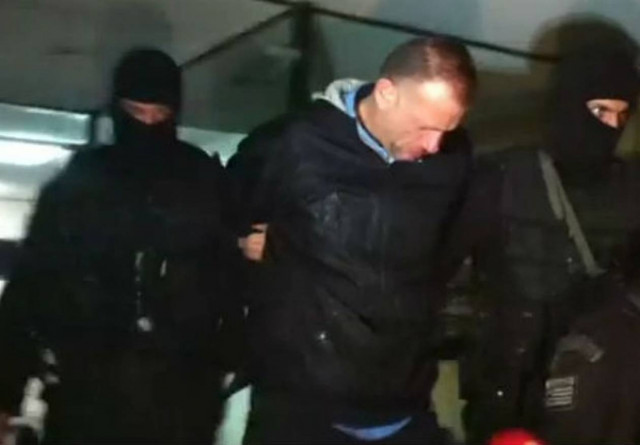 Η γυναίκα του παιδεραστή ξεσπά: «Αλήτη, άγγιξες τα παιδιά μας;»