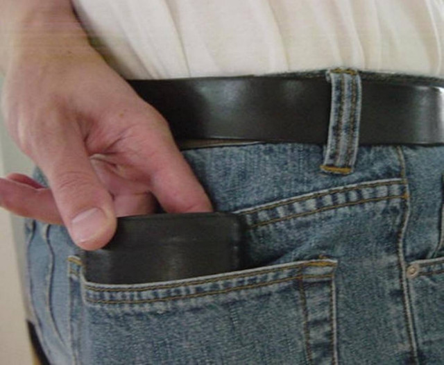 Πορτοφολάς στο …τσεπάκι της αστυνομίας