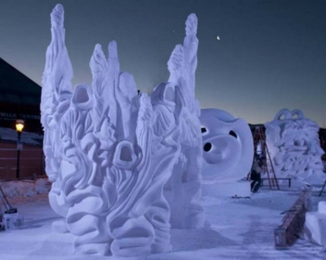 Εντυπωσιακά γλυπτά από πάγο