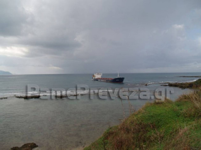 Προσάραξη φορτηγού πλοίου στην Πρέβεζα