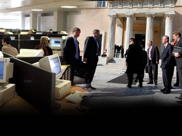 Τρόικα: 150.000 λιγότεροι δημόσιοι υπάλληλοι μέχρι το 2015