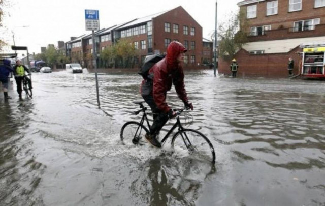 Σε κλοιό κακοκαιρίας η Βρετανία