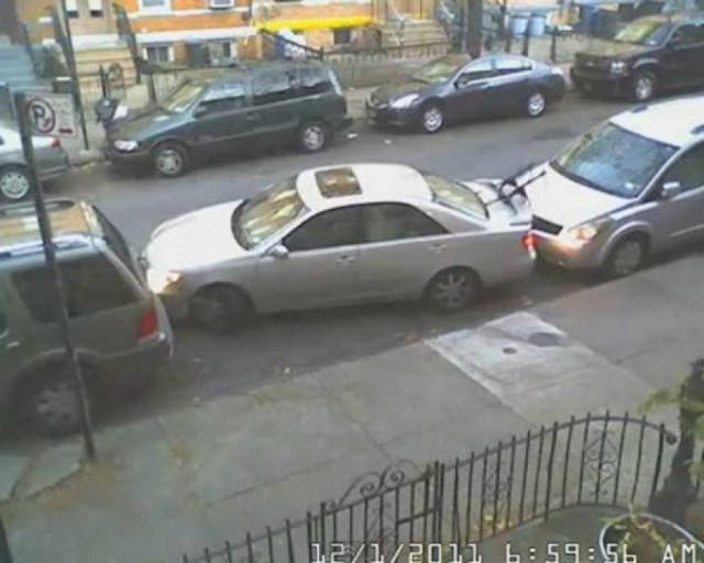 Τέτοιο παρκάρισμα δεν έχετε ξαναδεί!