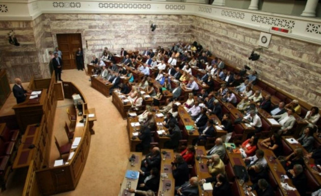 15 βουλευτές του ΠΑΣΟΚ κατά της «ασυλίας» των μεγαλοοφειλετών