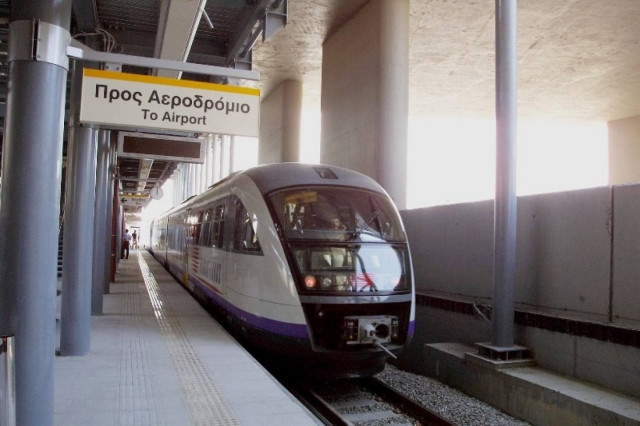 Σοβαρός τραυματισμός ηλικιωμένου από συρμό του Προαστιακού