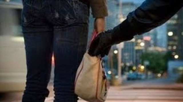 Του πήρε τα λεφτά και την μοτοσυκλέτα