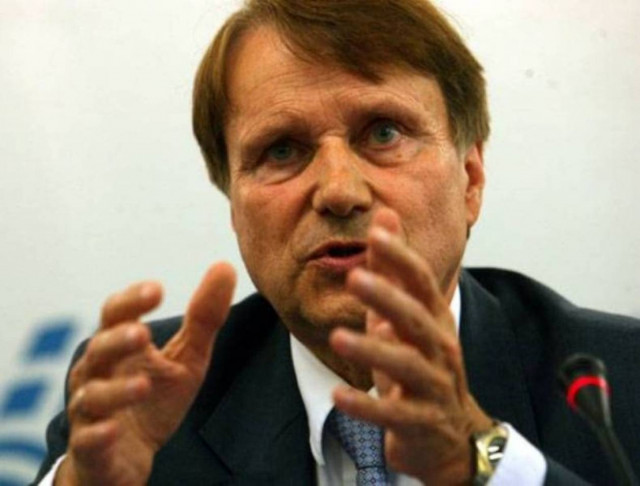 Ράιχενμπαχ: Παραμονή  της Ελλάδας στο ευρώ με ανάπτυξη της οικονομίας