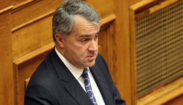 Ο Βορίδης απειλεί με παραίτηση για τα ταξί