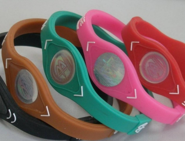 Σύλληψη 59χρονου για πλαστά βραχιόλια σιλικόνης