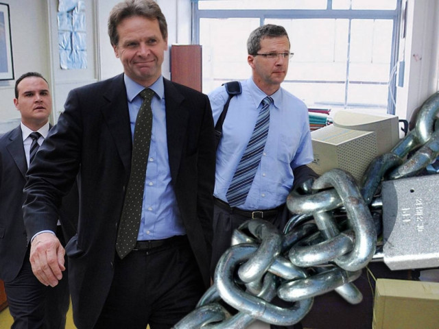 «Λουκέτα» και απολύσεις ζητούν οι δανειστές