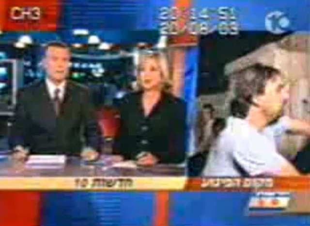 Δημοσιογράφος δέχεται επίθεση σε ζωντανή σύνδεση