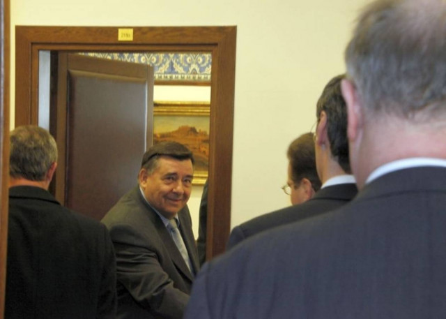 Τι συζήτησε η τρόικα με τον Γ. Καρατζαφέρη