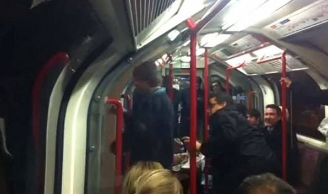 Πέταξαν τον χορευτή έξω από το βαγόνι