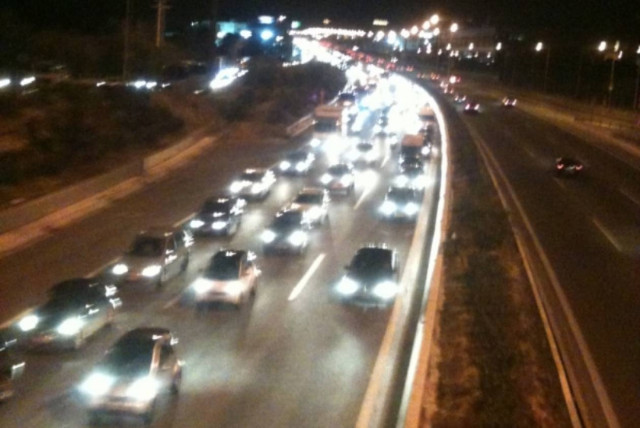 «Κολλημένα» τα αυτοκίνητα στην Ε.Ο. Αθηνών - Λαμίας