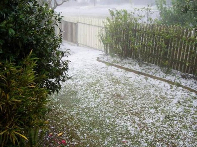 Έντονη χαλαζόπτωση «χτυπά» τη Σάμο
