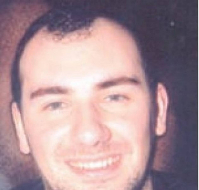 Βουτιά θανάτου νεαρού από μπαλκόνι