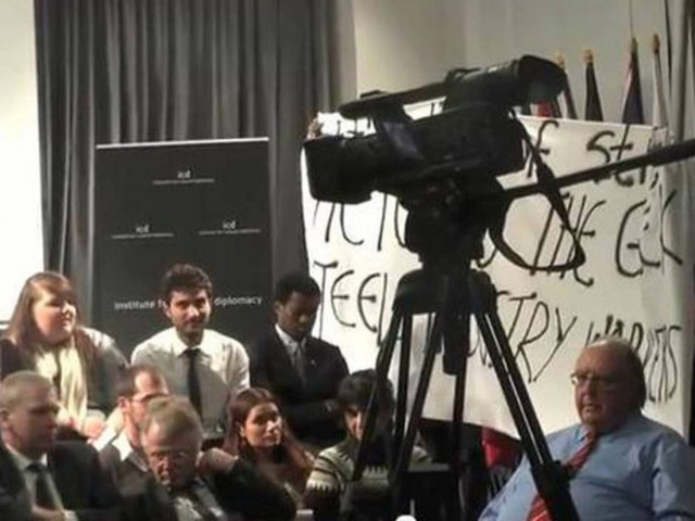 Αποδοκίμασαν τον Πάγκαλο και στο Βερολίνο!