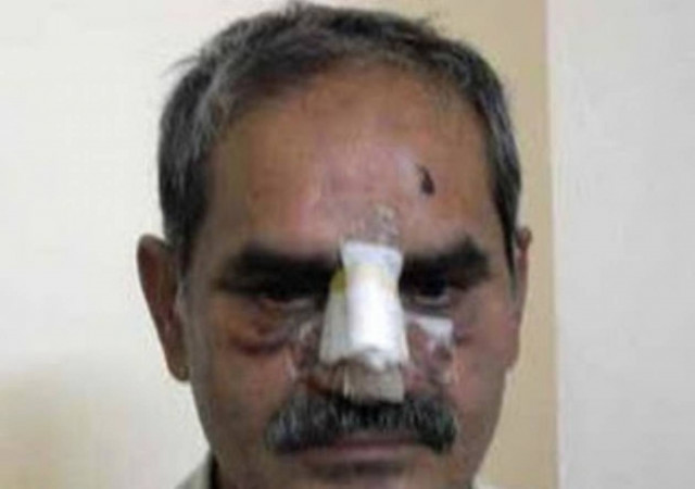 «Τους  ξυλοφορτώνουν και απαιτούν να εγκαταλείψουν το νησί»