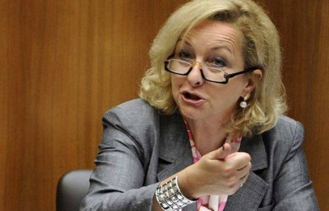 Φέκτερ: «Στόχος μας η μείωση του χρέους κατά 2,8 δισ.