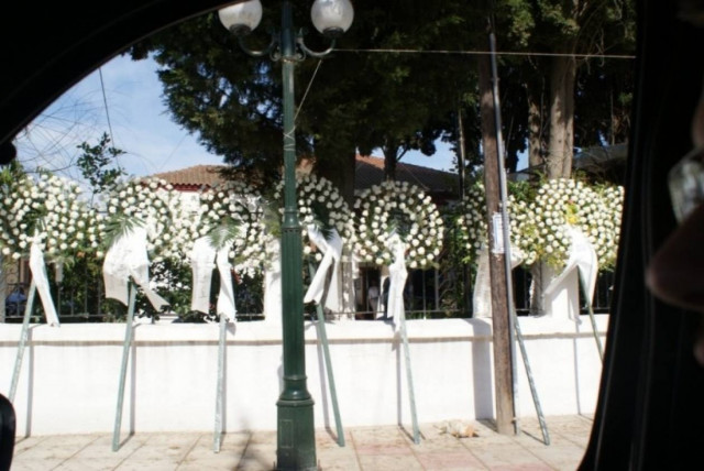 Ράγισαν καρδιές στην κηδεία του κυνηγού στο Καρπενήσι