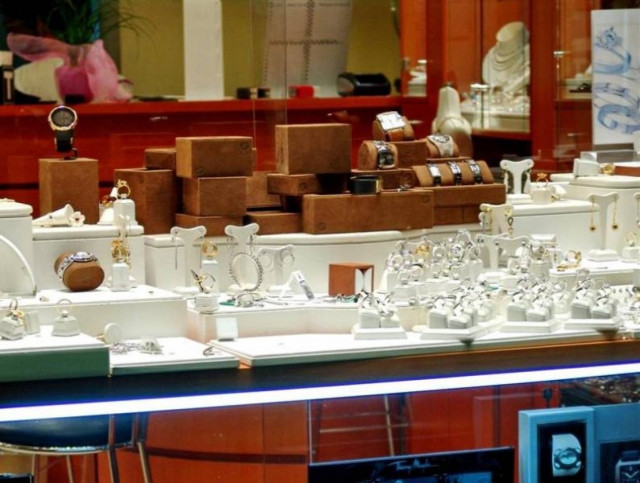 Μπήκαν με όπλα, βγήκαν με κοσμήματα