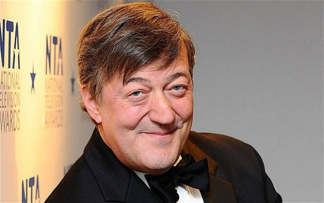 Stephen Fry: Να επιστρέψουμε τα Μάρμαρα στην Ελλάδα!
