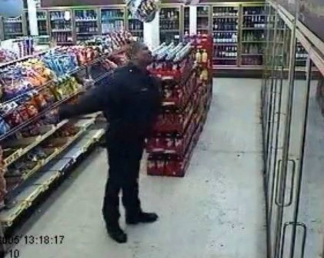 Αστυνομικός χορεύει Michael Jackson και «κατακτά» το You Tube!