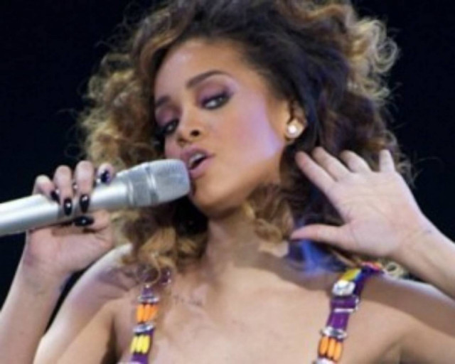 Η Rihanna έφυγε τρέχοντας από τη σκηνή για να κάνει εμετό!