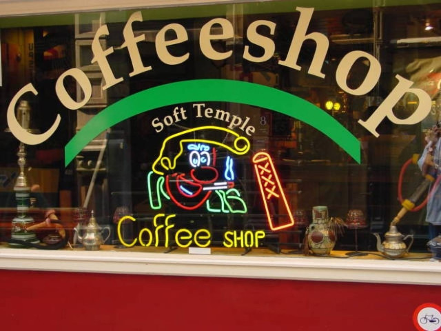Αλλάζουν τα «coffee shops» στην Ολλανδία!