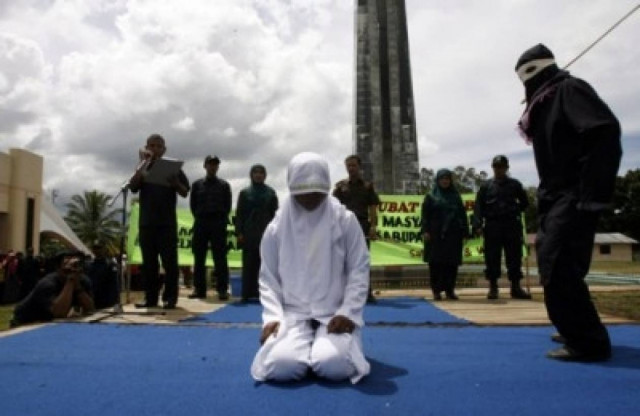 Επέβαλαν 74 δημόσιες «βουρδουλιές» για ανηθικότητα