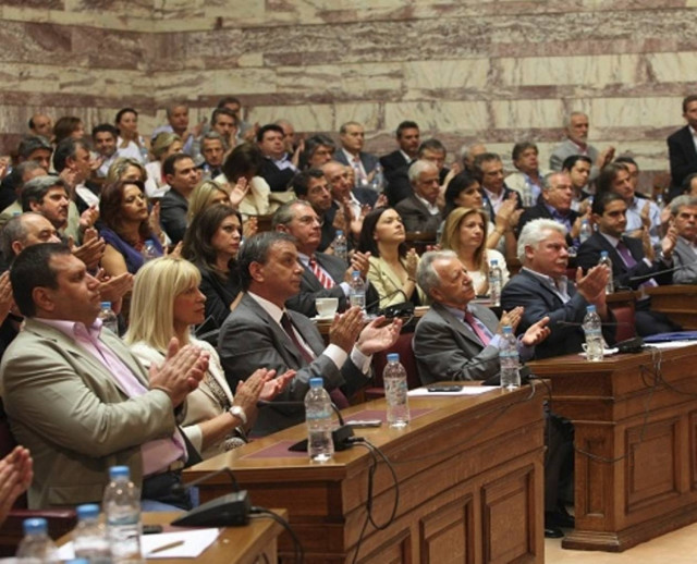 Προστασία των νοικοκυριών ζητούν 27 βουλευτές του ΠΑΣΟΚ